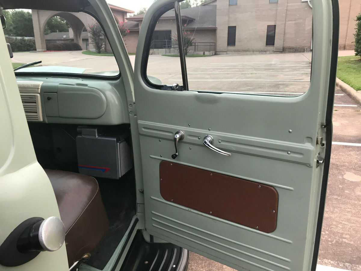 1949 Green Ford F-100