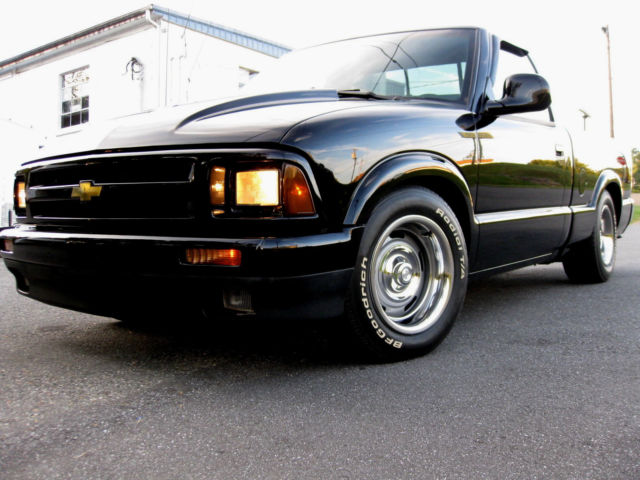 1994 Black Chevrolet S-10 pickup