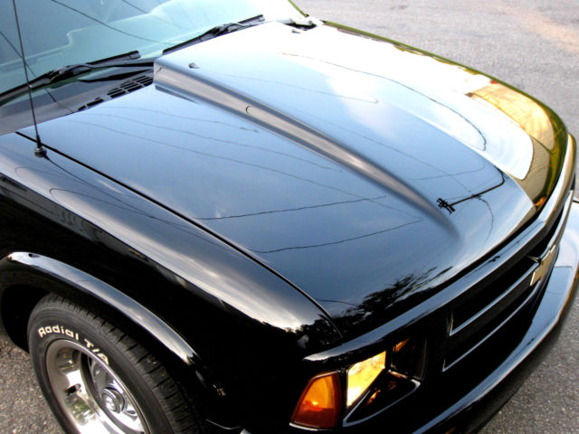 1994 Black Chevrolet S-10 pickup