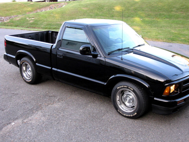 1994 Black Chevrolet S-10 pickup