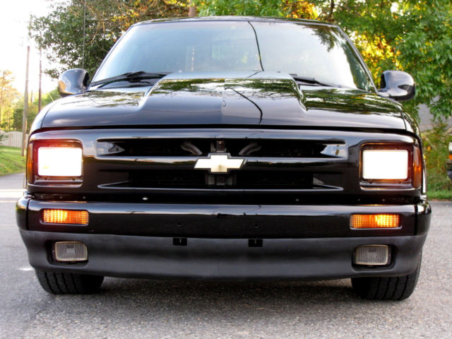 1994 Black Chevrolet S-10 pickup