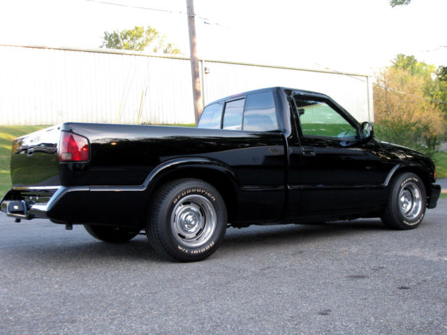 1994 Black Chevrolet S-10 pickup