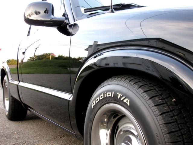 1994 Black Chevrolet S-10 pickup