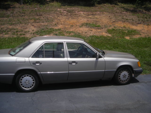 1991 Gold/Tan Mercedes-Benz E-Class sedan