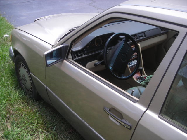 1991 Gold/Tan Mercedes-Benz E-Class sedan