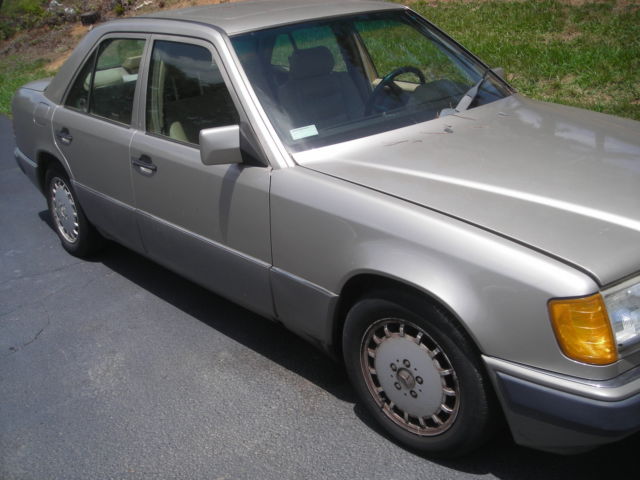 1991 Gold/Tan Mercedes-Benz E-Class sedan