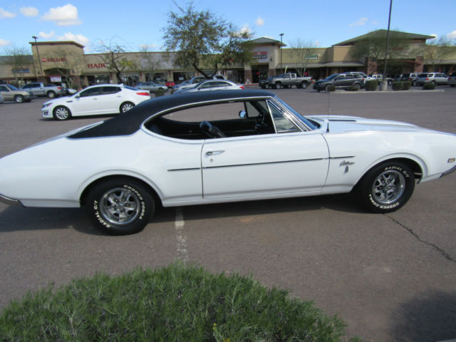 1968 White Oldsmobile Cutlass Coupe