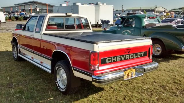 1988 Apple Red & Wheat Chevrolet S-10 Extended Cab Pickup