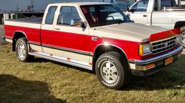 1988 Apple Red & Wheat Chevrolet S-10 Extended Cab Pickup