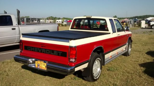 1988 Apple Red & Wheat Chevrolet S-10 Extended Cab Pickup