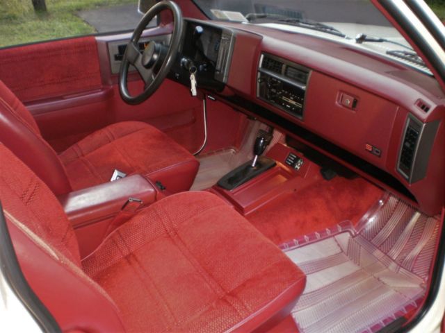 1988 Apple Red & Wheat Chevrolet S-10 Extended Cab Pickup