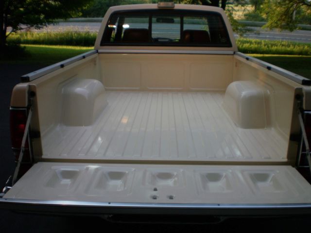 1988 Apple Red & Wheat Chevrolet S-10 Extended Cab Pickup