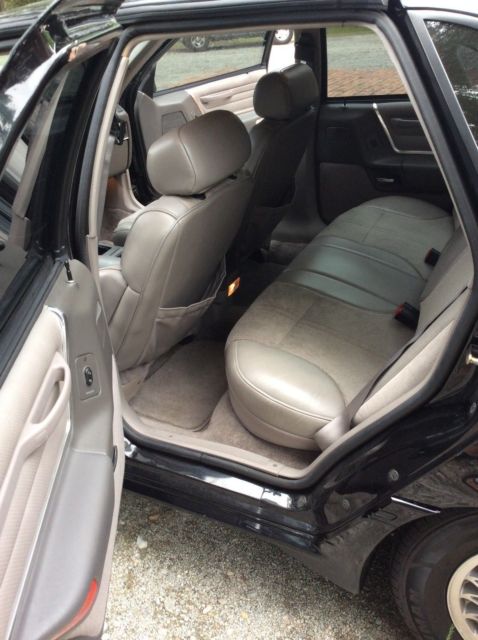 1989 Black Ford Taurus Sedan