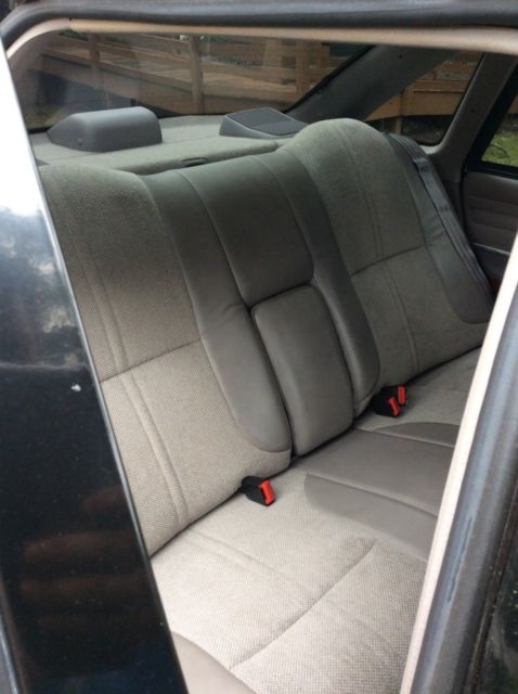 1989 Black Ford Taurus Sedan