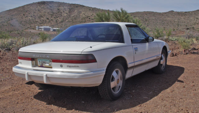1990 White Buick Reatta Coupe