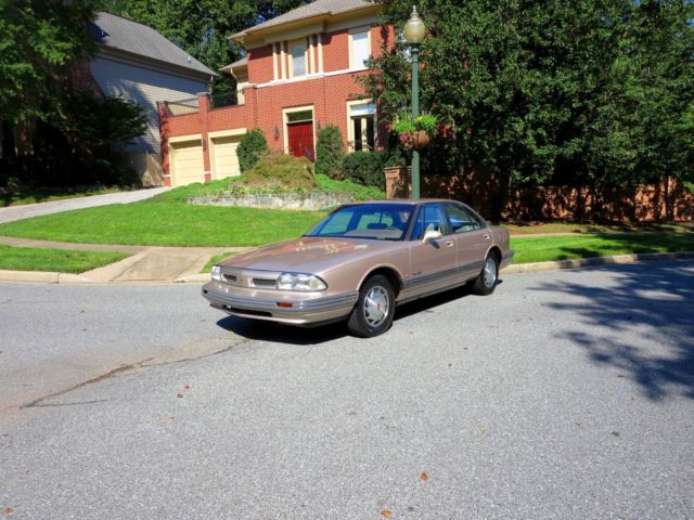 1992 Beige Oldsmobile Eighty-Eight Sedan