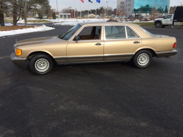 1985 Gold Mercedes-Benz 500-Series