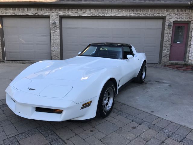 1981 White Chevrolet Corvette Coupe