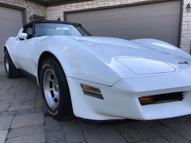 1981 White Chevrolet Corvette Coupe