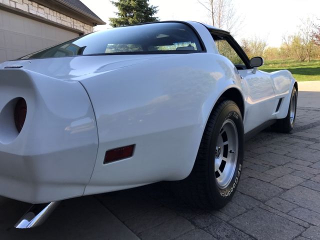 1981 White Chevrolet Corvette Coupe