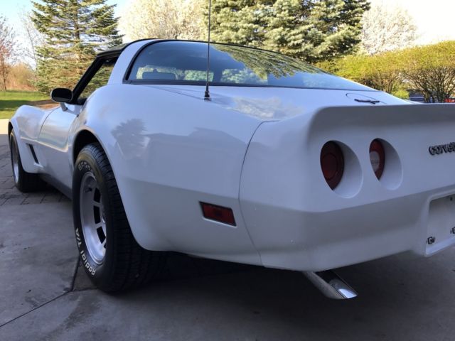 1981 White Chevrolet Corvette Coupe