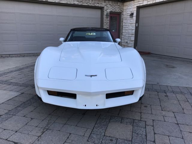 1981 White Chevrolet Corvette Coupe
