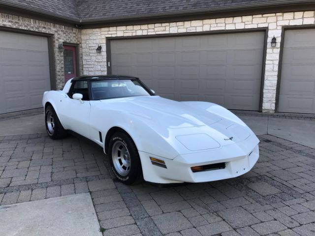 1981 White Chevrolet Corvette Coupe