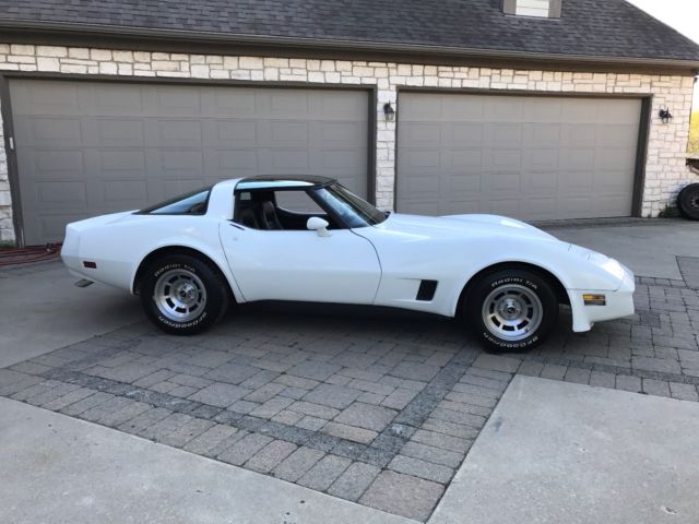 1981 White Chevrolet Corvette Coupe