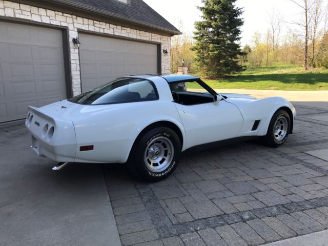 1981 White Chevrolet Corvette Coupe