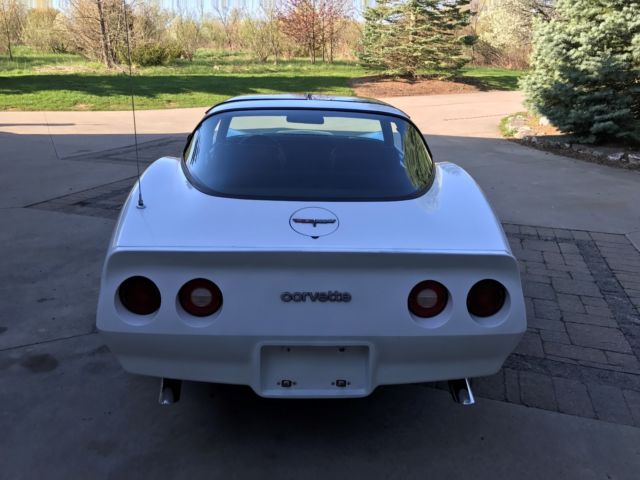 1981 White Chevrolet Corvette Coupe