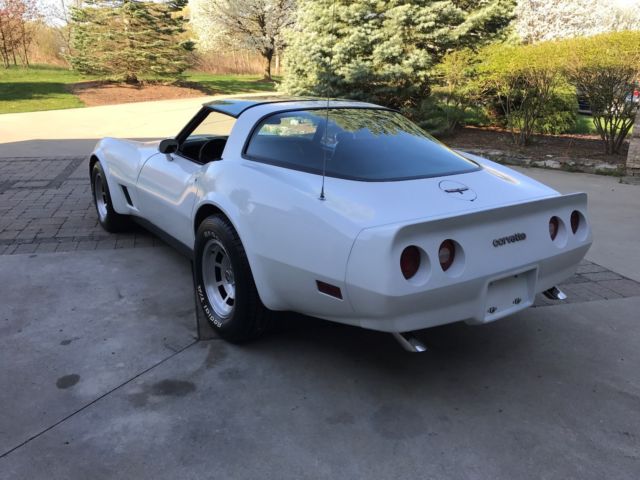 1981 White Chevrolet Corvette Coupe