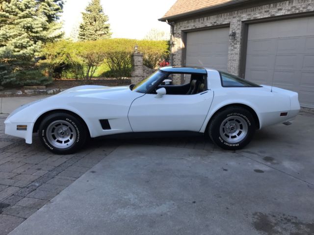1981 White Chevrolet Corvette Coupe