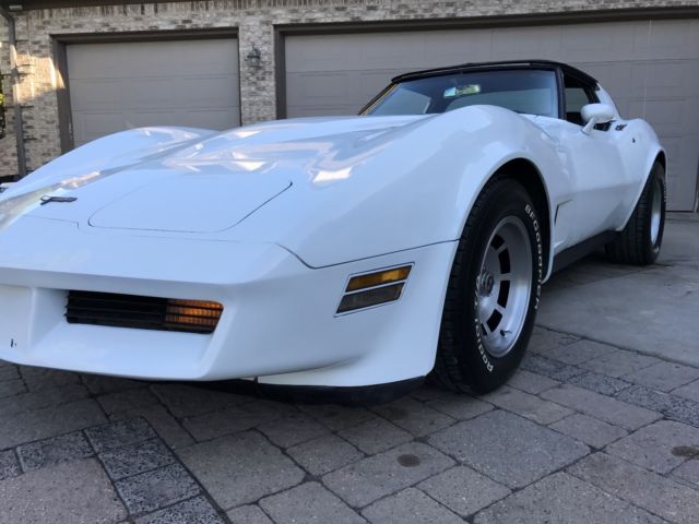 1981 White Chevrolet Corvette Coupe