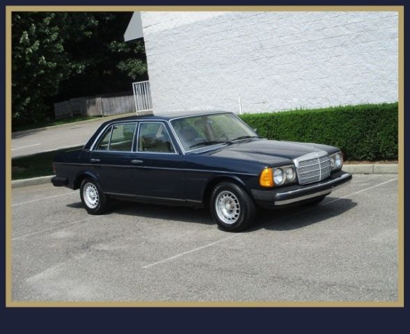 1980 Blue Mercedes-Benz 300-Series Sedan