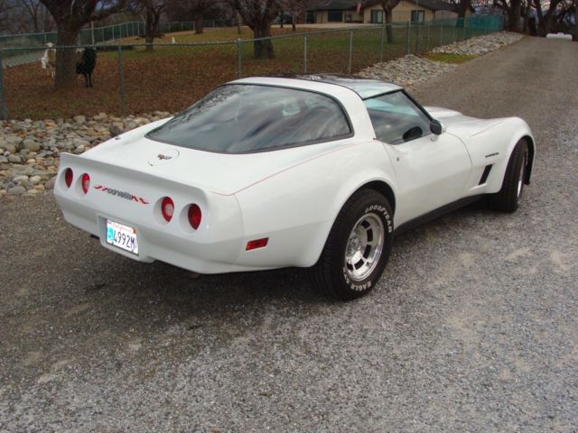 1982 White with red pinstriping Chevrolet Corvette Coupe