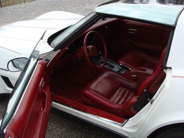 1982 White with red pinstriping Chevrolet Corvette Coupe