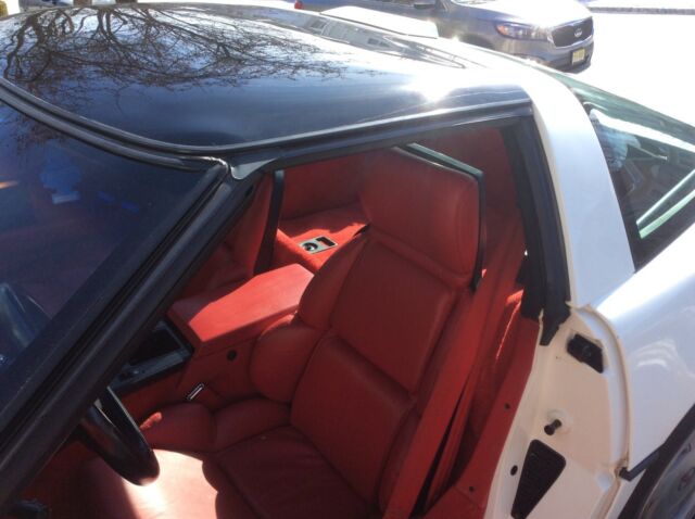 1989 White Chevrolet Corvette Coupe