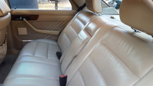 1981 Green Mercedes-Benz 300-Series Sedan