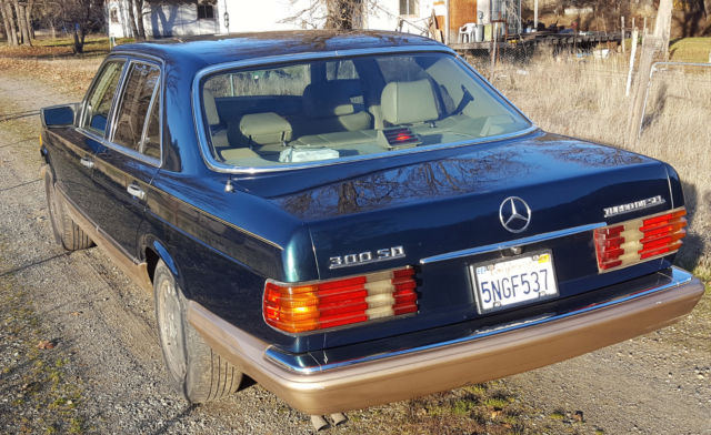 1981 Green Mercedes-Benz 300-Series Sedan
