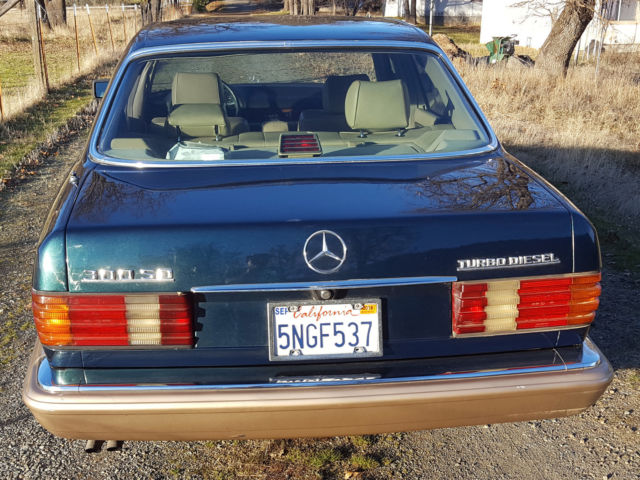 1981 Green Mercedes-Benz 300-Series Sedan