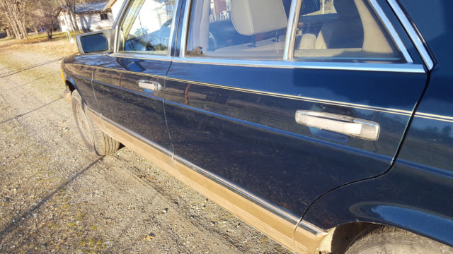 1981 Green Mercedes-Benz 300-Series Sedan