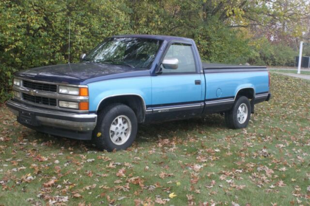 1994 Blue Chevrolet Silverado 1500 Standard Cab Pickup
