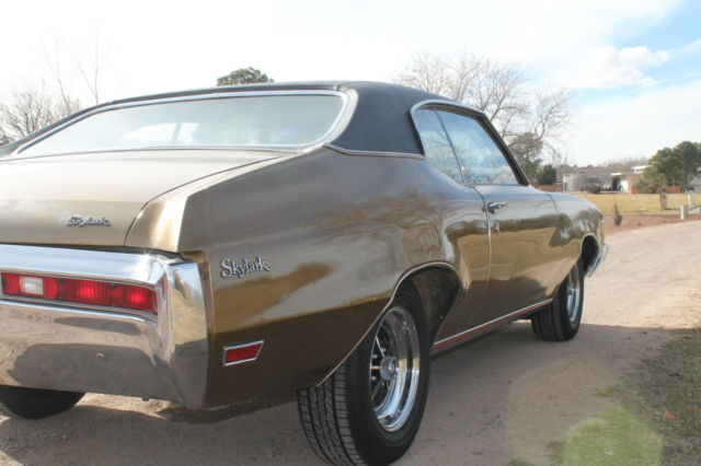 1970 Gold Buick Skylark Hardtop