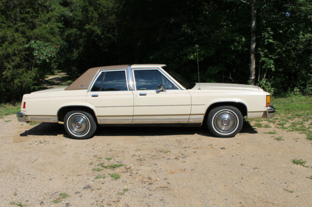 1985 Tan Ford Crown Victoria Four Door Sedan