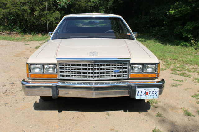 1985 Tan Ford Crown Victoria Four Door Sedan