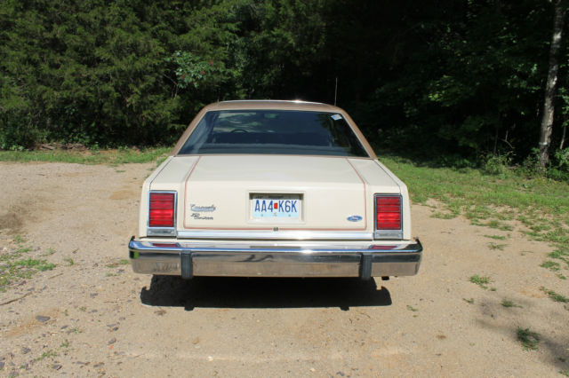 1985 Tan Ford Crown Victoria Four Door Sedan