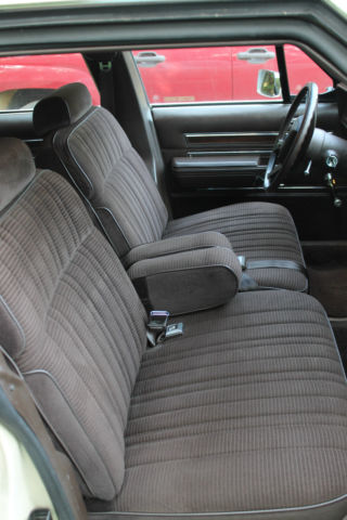 1985 Tan Ford Crown Victoria Four Door Sedan