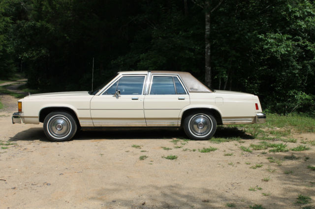 1985 Tan Ford Crown Victoria Four Door Sedan