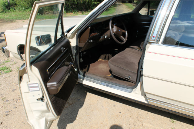 1985 Tan Ford Crown Victoria Four Door Sedan