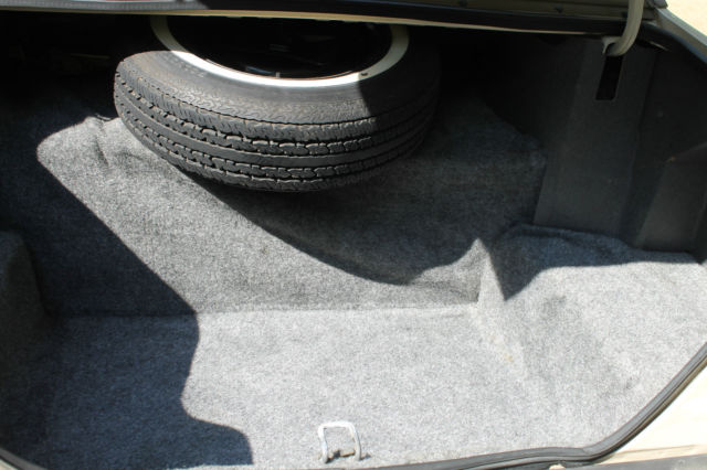 1985 Tan Ford Crown Victoria Four Door Sedan